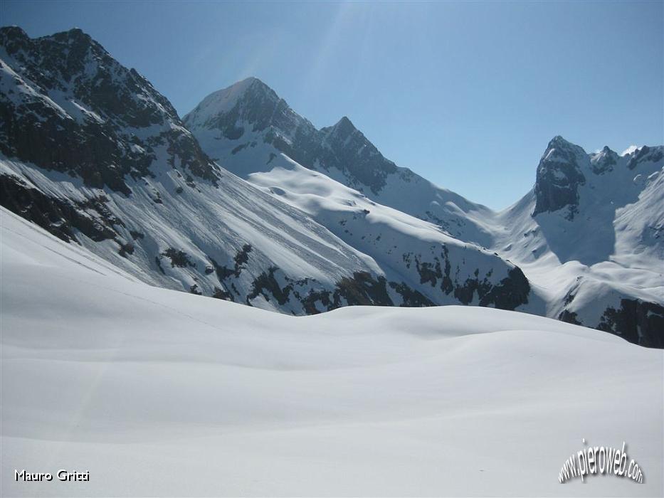 01 Scenario invernale appena oltre il Passo Selletta ( sopra Rif. Longo).jpg